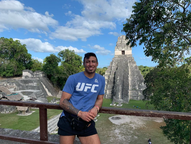 LOVE BANK EL GUERRERO MAYA MMA UFC